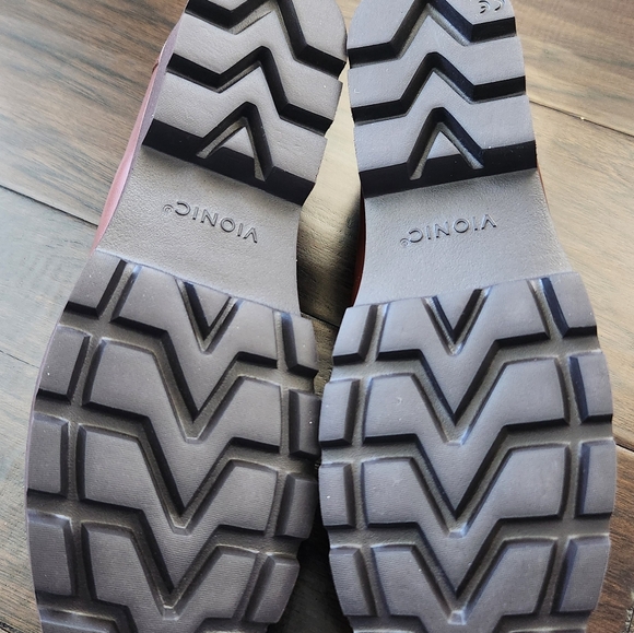 Vionic Kensley Leather Slip-On Lug Sole Platform Loafers. Women's size 9.5. - Picture 10 of 11